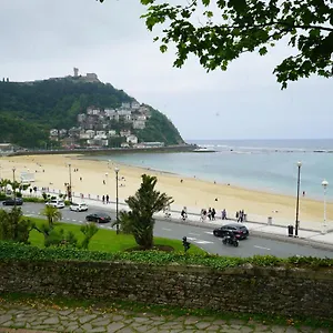 Ondarreta With Independent Entrance Accommodatie bij particulieren San Sebastian